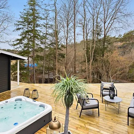 3 Bedroom Cabin, 5 Min Walk To The Ocean, 1 Drive From Oslo *
