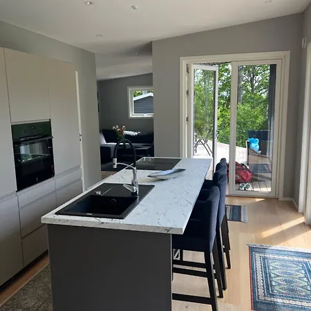 3 Bedroom Cabin, 5 Min Walk To The Ocean, 1 Drive From Oslo * Fredrikstad