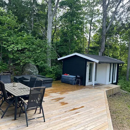 3 Bedroom Cabin, 5 Min Walk To The Ocean, 1 Drive From Oslo * Fredrikstad